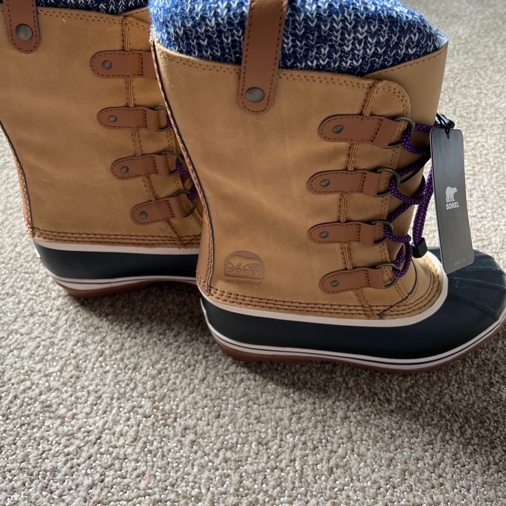 Sorel Tan and Black Winter Boots with Rubber Sole and Unique Lacing System